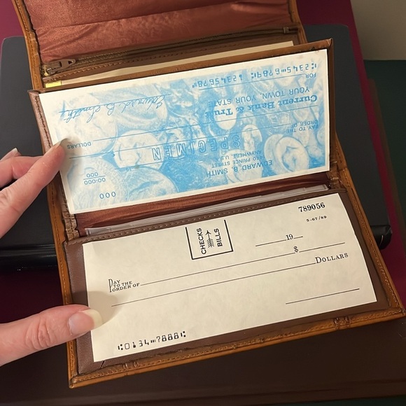 Vintage 1970s Di Lido Genuine Cowhide Leather Caramel Brown Checkbook Wallet - Picture 10 of 14